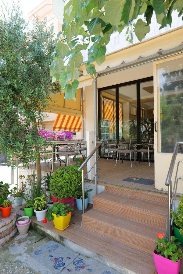 Hotel Adi-Vera Sarandë Exterior foto